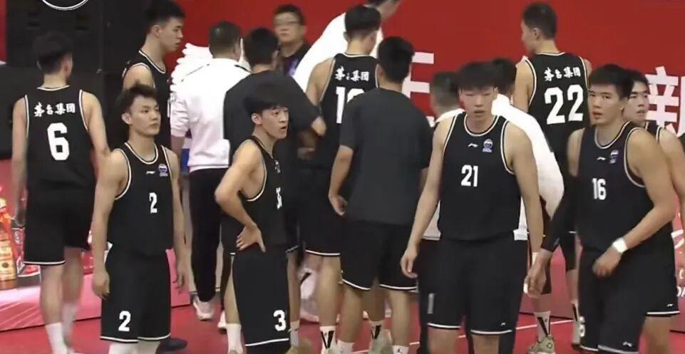 满了全场, 进攻有些打