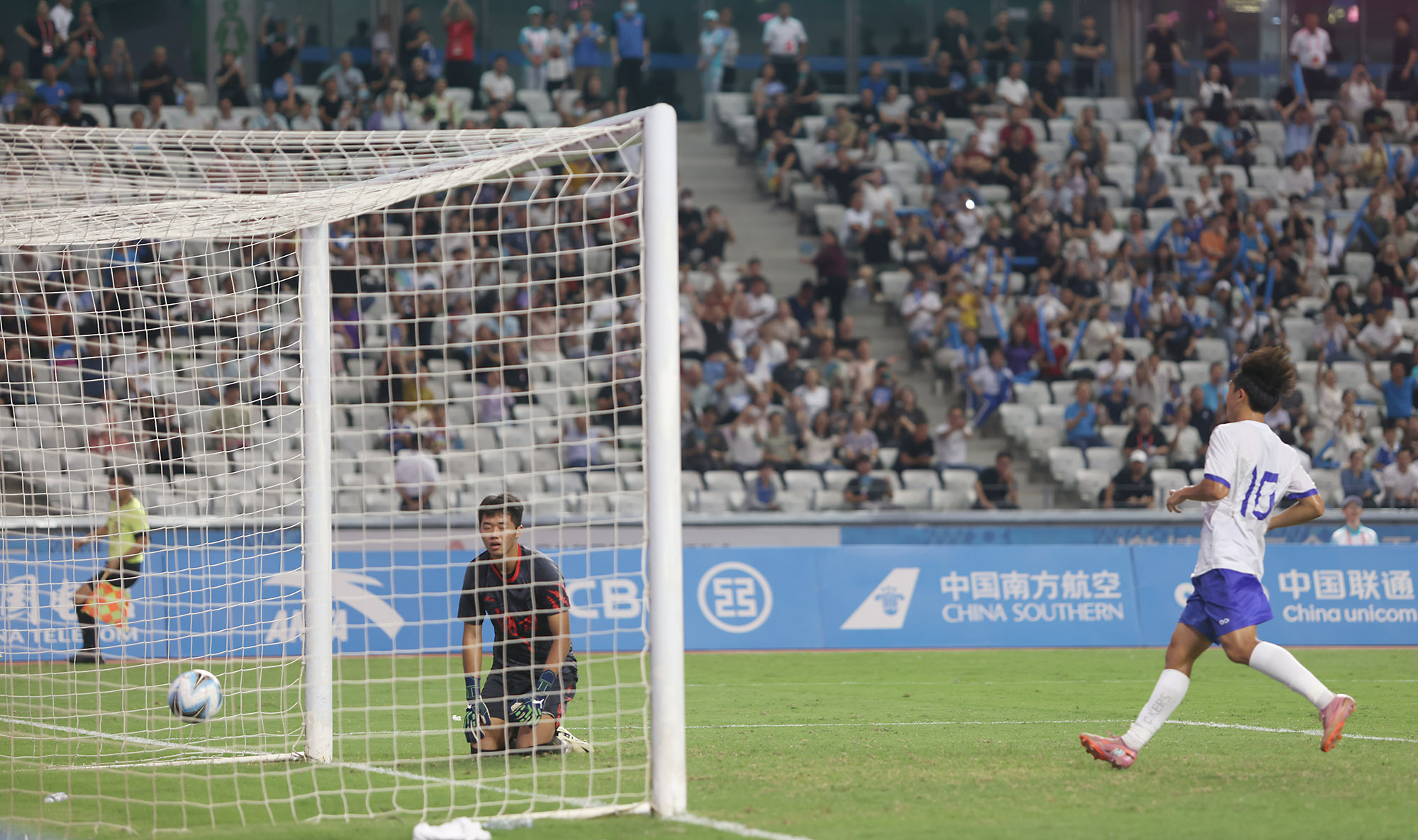 为球队打开, 来源